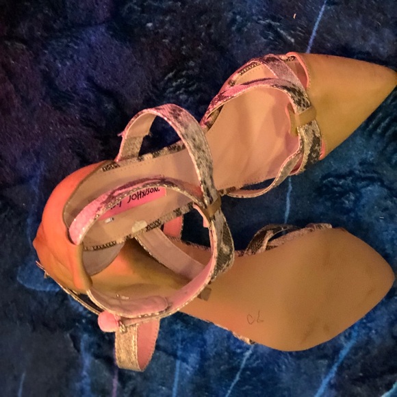 Betsey Johnson taupe 9.5 heels 👠. NWOB - Picture 5 of 7